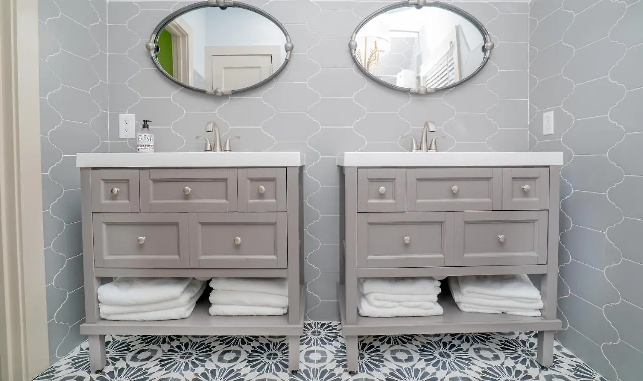 Hemingsway'S Village Luxury Beach Houses Virginia Beach