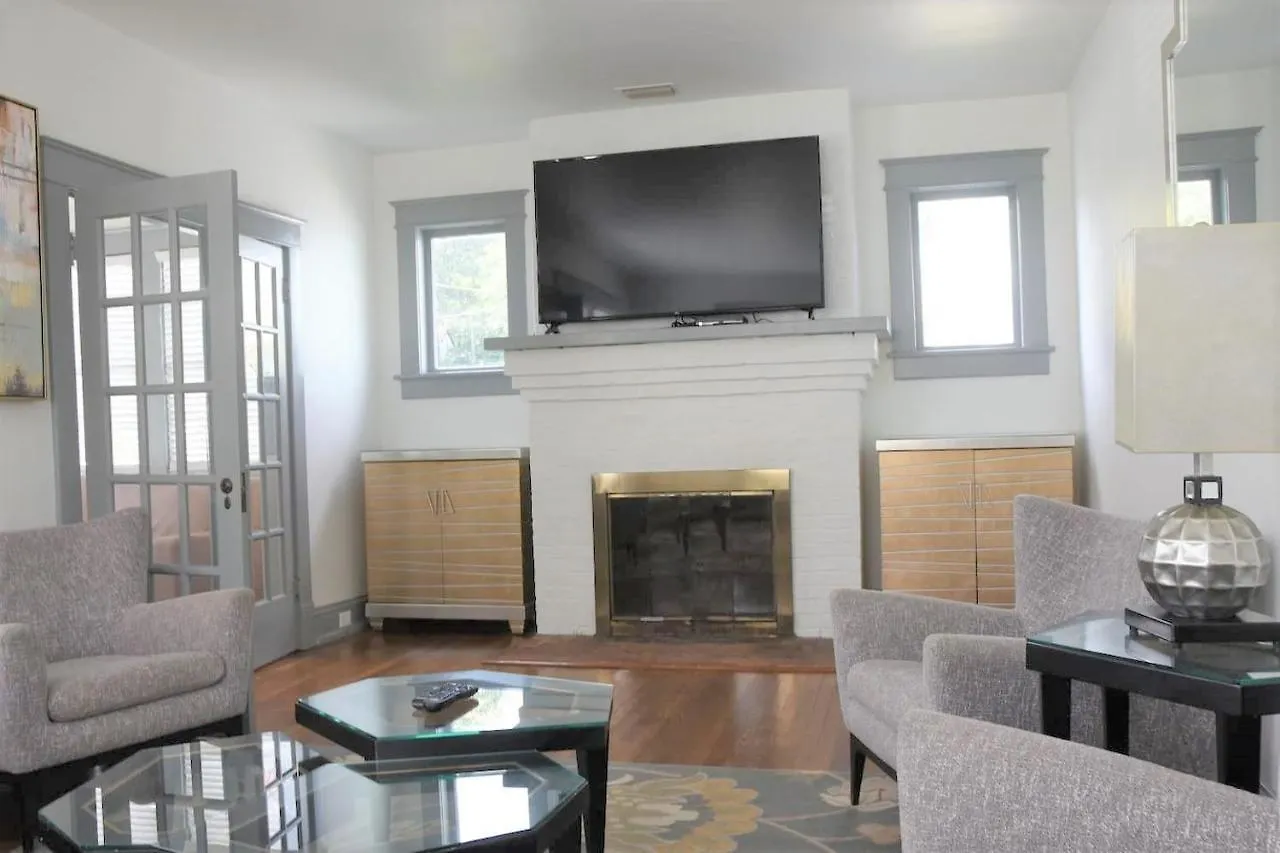 Hemingsway'S Village Luxury Beach Houses Virginia Beach Hotel