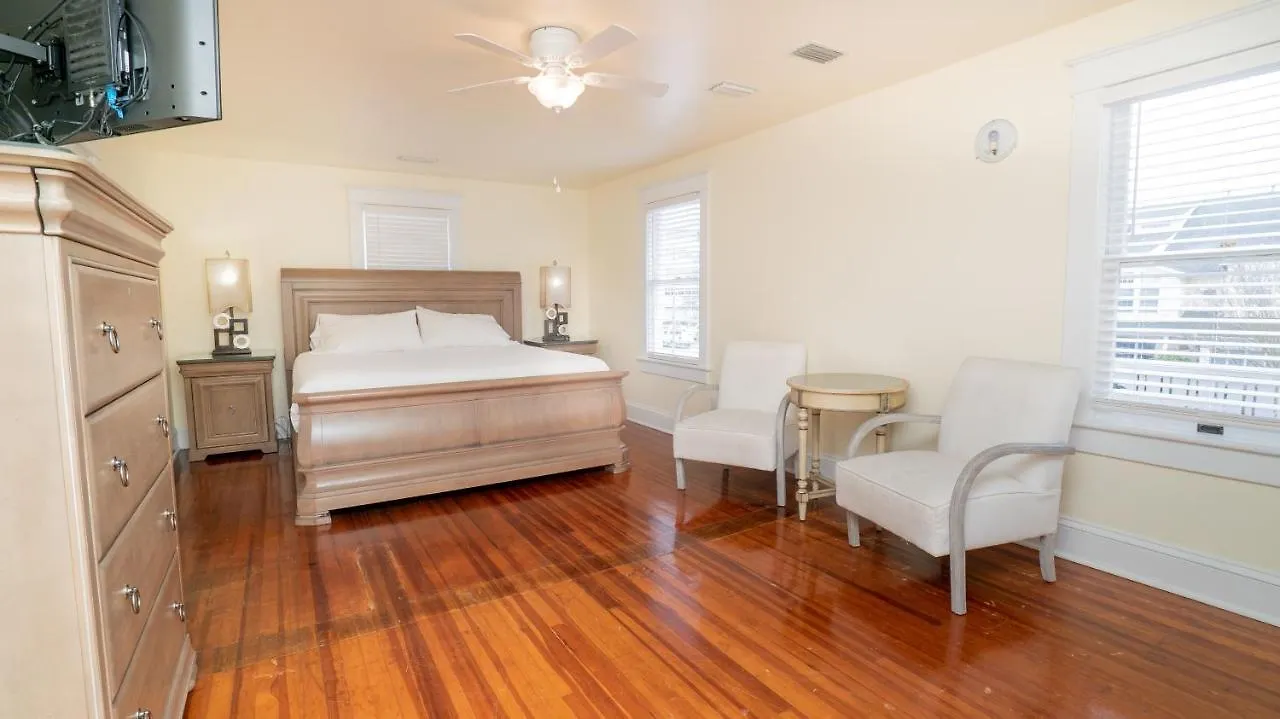 Hemingsway'S Village Luxury Beach Houses Virginia Beach Hotel